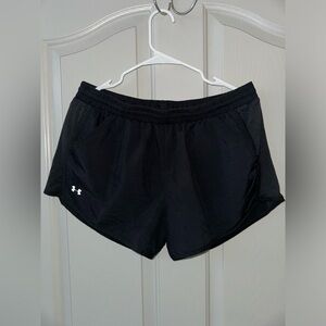 Women’s Under Armour Black Heatgear Athletic Shorts (with pockets) - Size Large